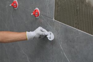 sistemas de nivelación para poner azulejos en pared