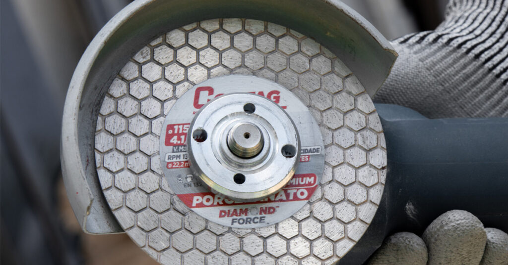 Descubra as ferramentas essenciais para reformas e veja como os produtos da Cortag podem otimizar seu trabalho com qualidade e eficiência.