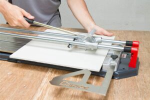evitar azulejos rotos durante el proceso de corte con cortadoras manuales de calidad