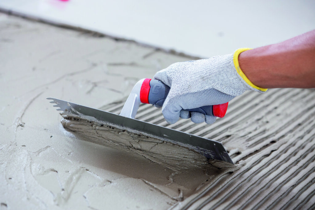 62636 - Desempenadeira dente inclinado - Ambientada 01