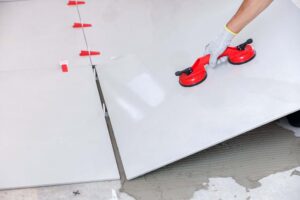 la técnica de colocación de doble encolado es especialmente importante en cerámicas de gran formato