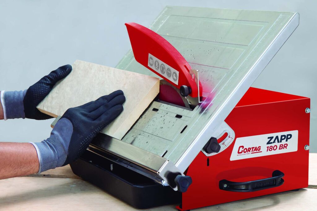 que es una ingletadora y cómo usarla ilustrado con la Zapp 180 de CORTAG