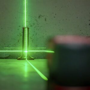 receptor laser en funcionamiento con línea verde