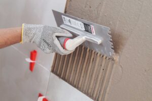 porque se levantan los azulejos de la pared