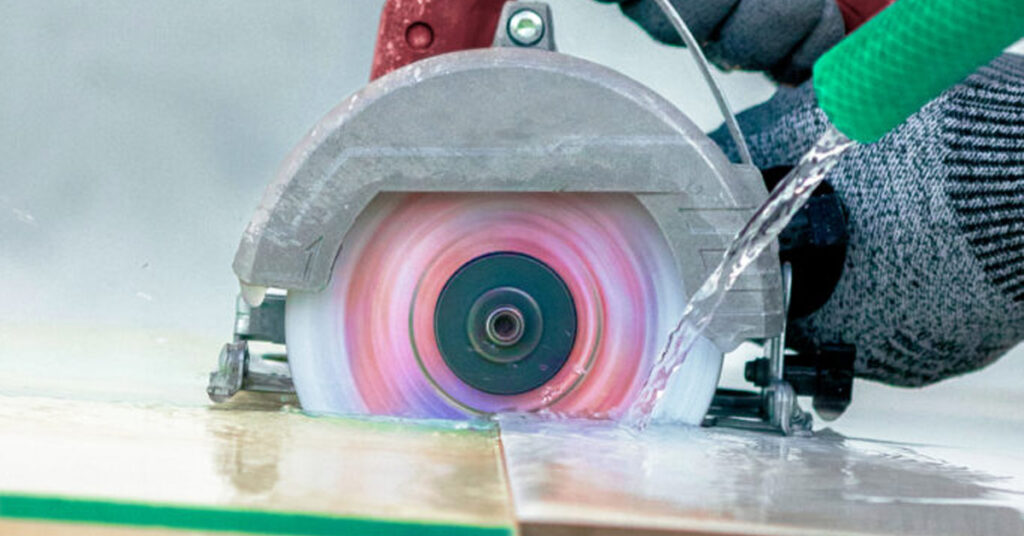 Evite erros ao cortar porcelanatos! Descubra como garantir cortes precisos e evitar desperdícios com as ferramentas certas da Cortag.