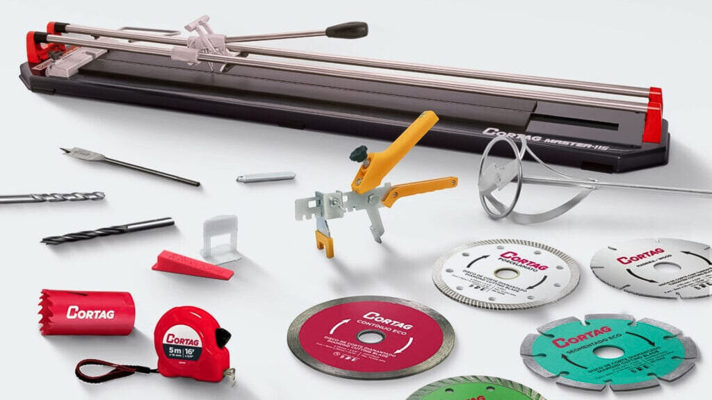 Com 30 anos de história, as ferramentas Cortag possuem alta performance para corte, assentamento e acabamento na construção civil.