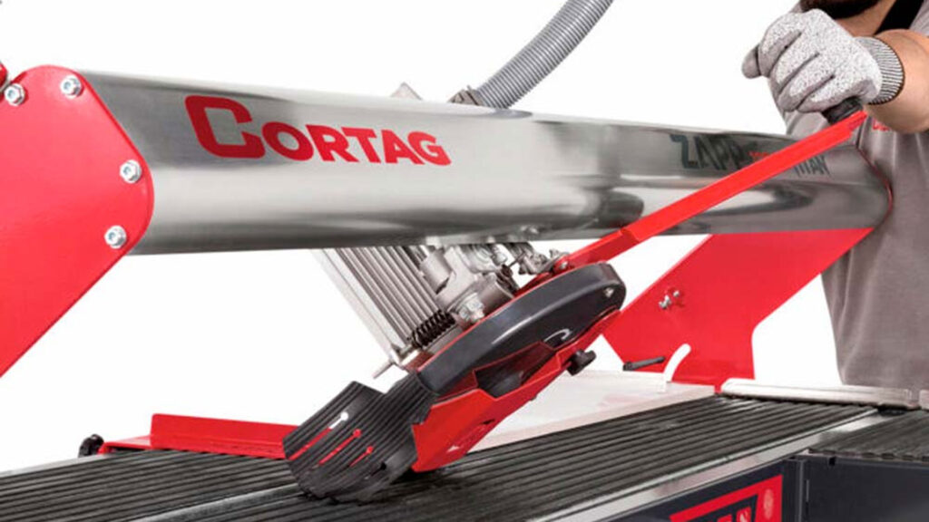 Descubra qual cortador de piso escolher para sua obra. Conheça os modelos Cortag e garanta cortes precisos, produtividade e segurança.