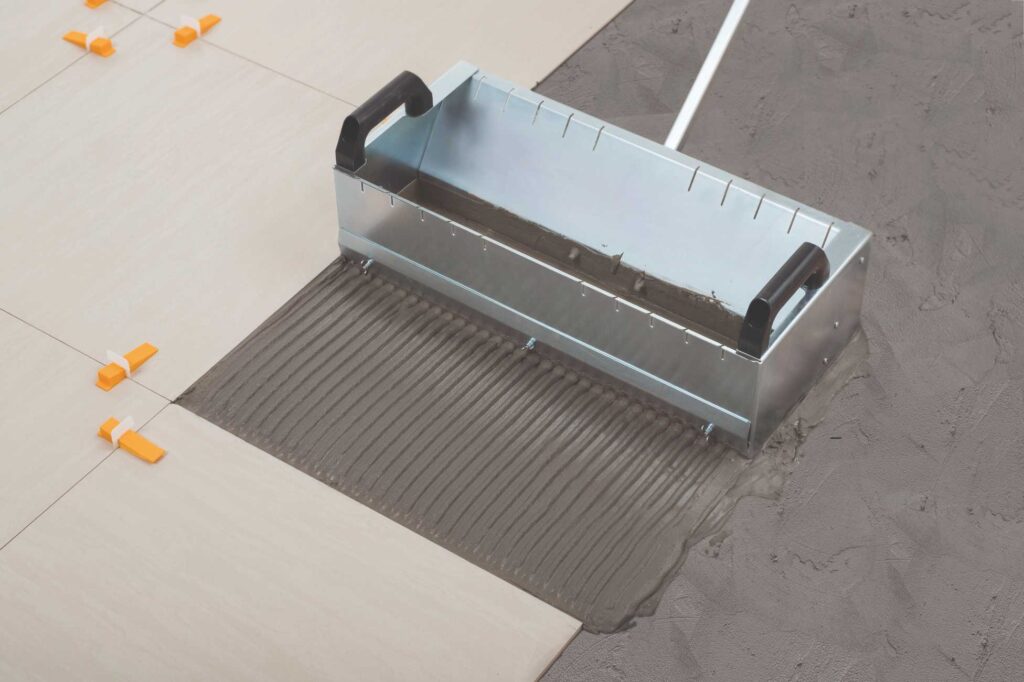 un buen mezclado de mortero es imprescindible para una colocación cerámica excelente